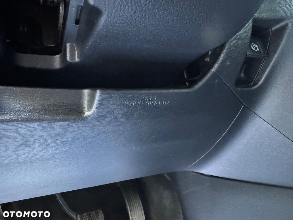 Toyota Avensis 2.0 D-4D Sol plus+NAVI - 21