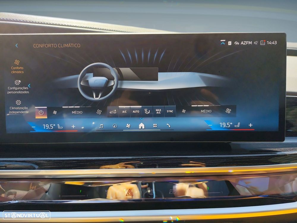 BMW 750 750e xDrive Pack Desportivo M - 34