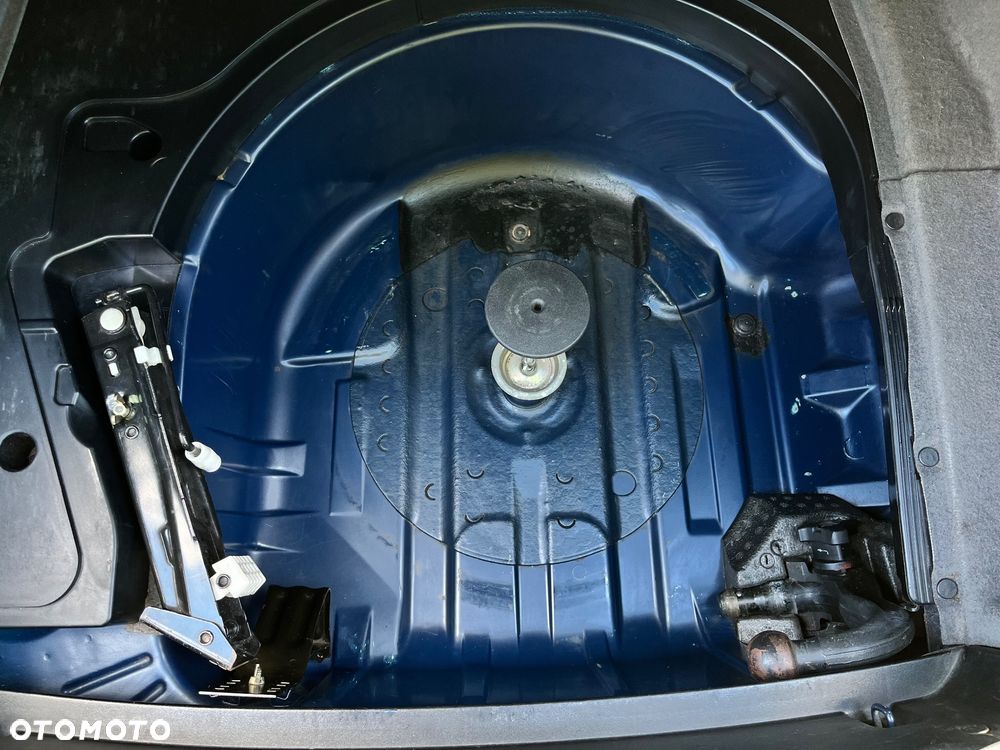 BMW Seria 5 520i - 28