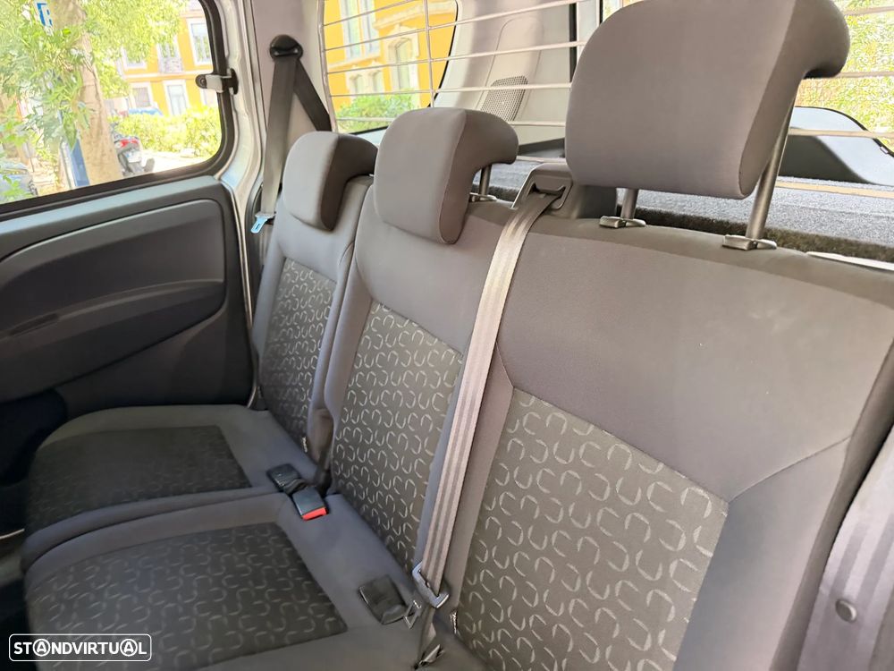 Fiat Doblo 1.3 M-Jet 7L Start&Stop - 32