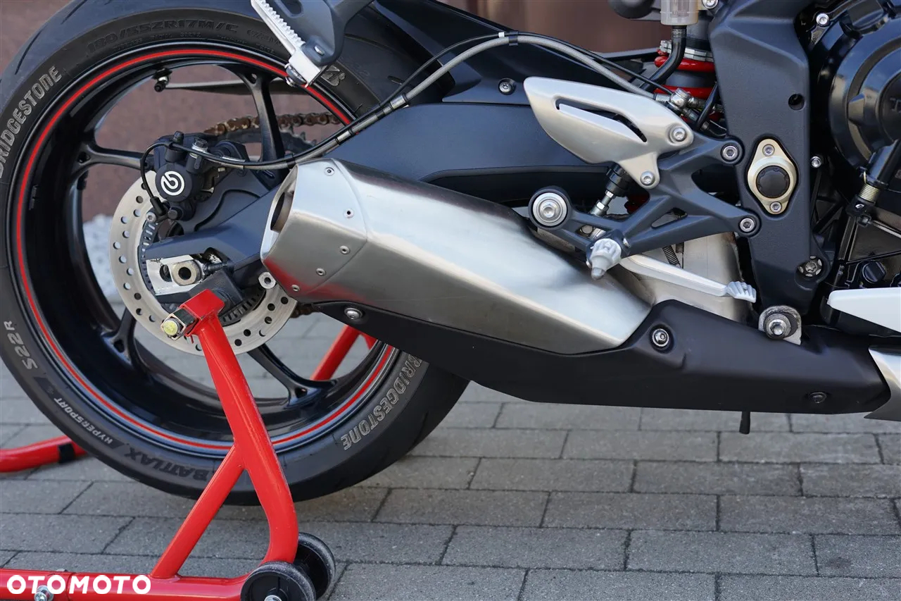 Triumph Street Triple - 8