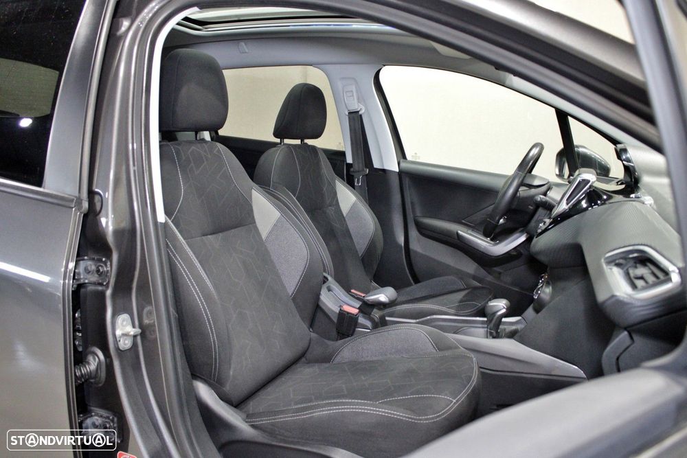 Peugeot 2008 1.2 PureTech Style EAT6 - 17