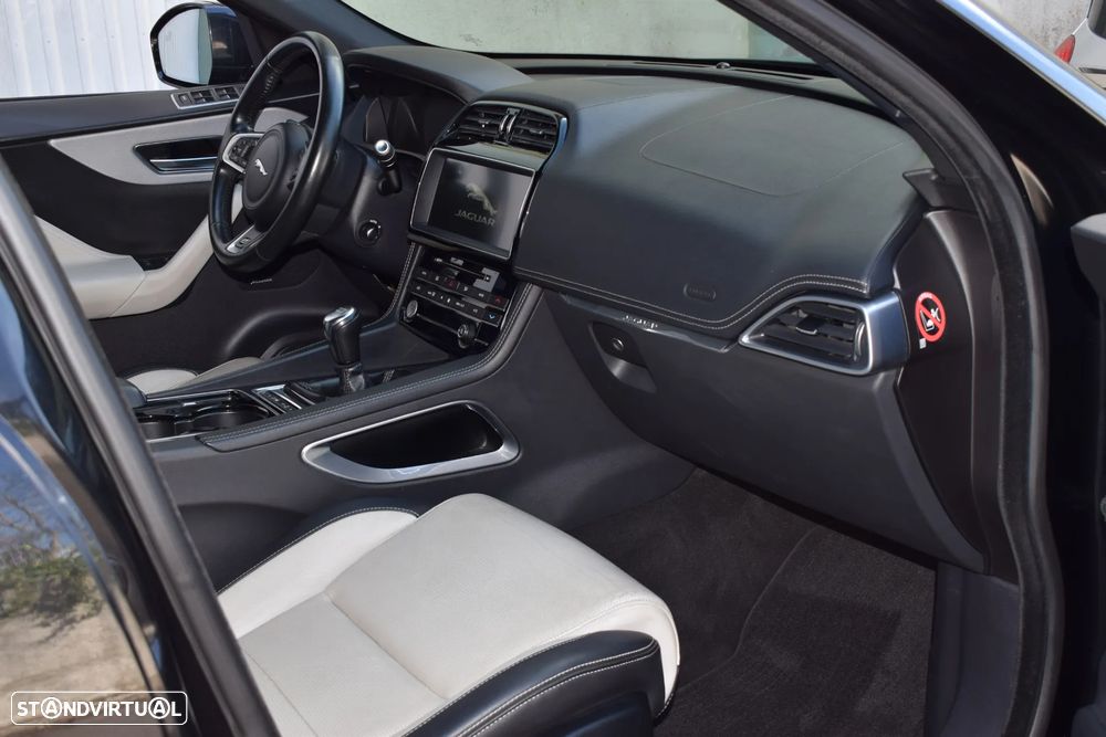 Jaguar F-Pace 2.0 i4D R-Sport - 35