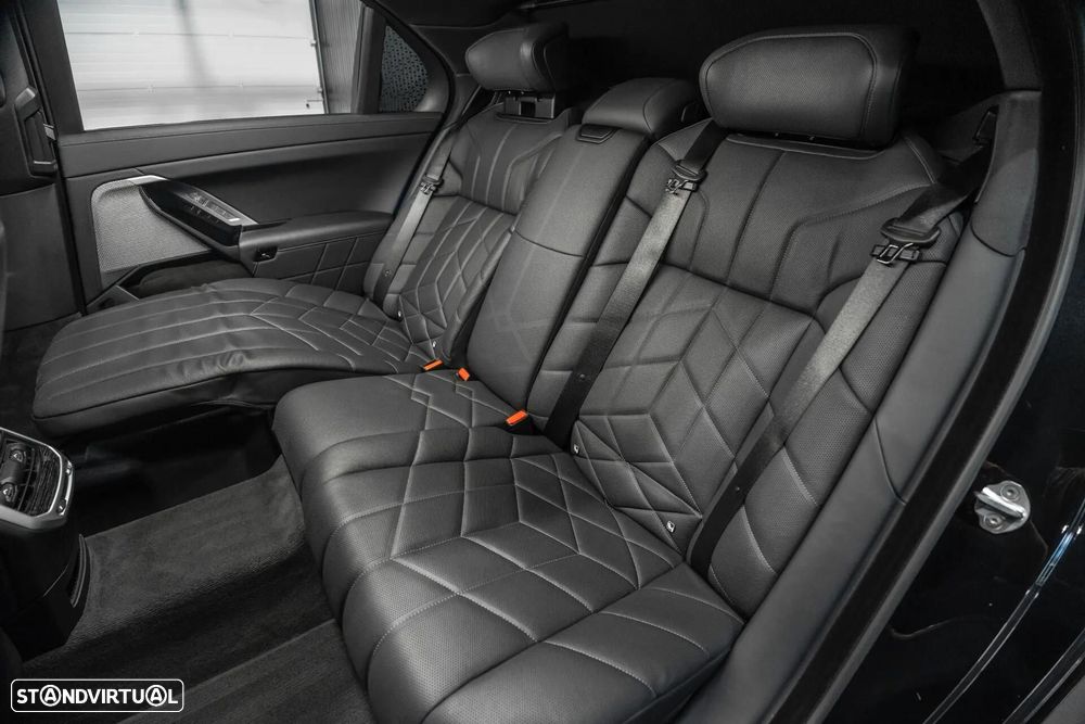 BMW 750 750e xDrive Pack Desportivo M - 26