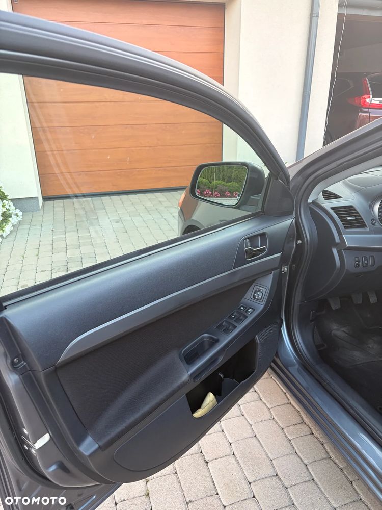 Mitsubishi Lancer - 13