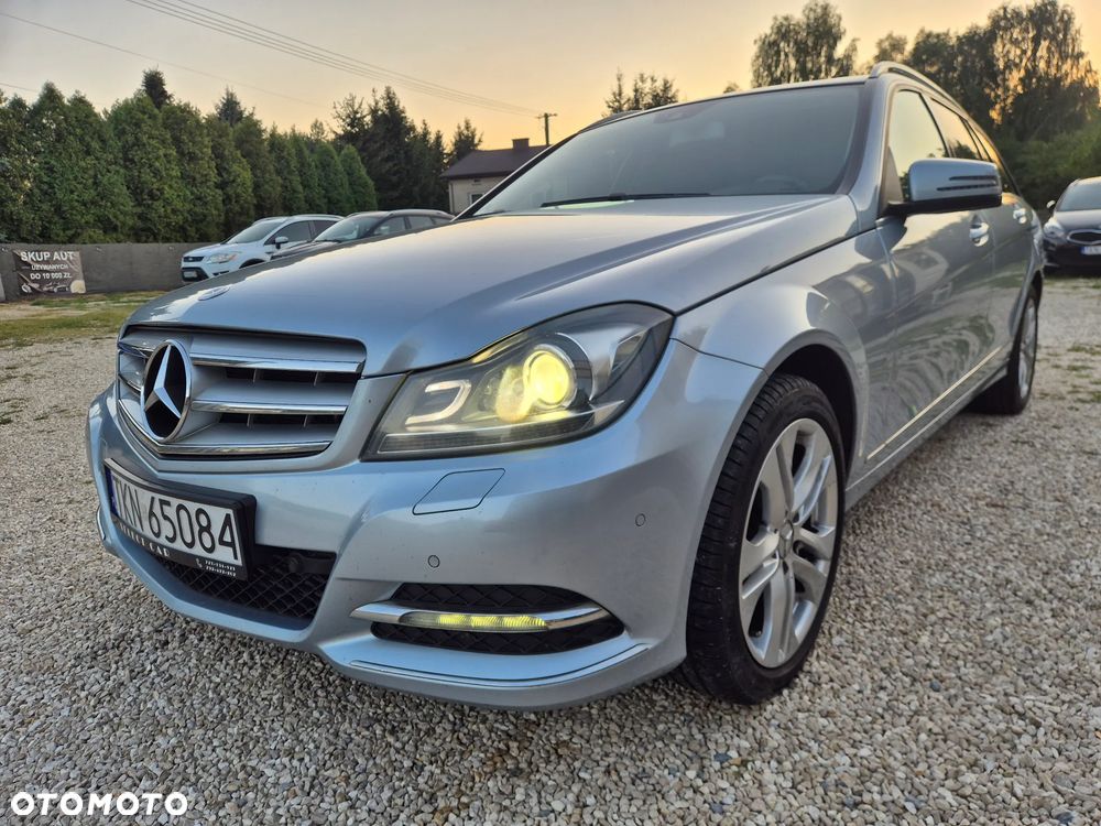 Mercedes-Benz Klasa C 220 CDI DPF (BlueEFFICIENCY) Avantgarde - 4