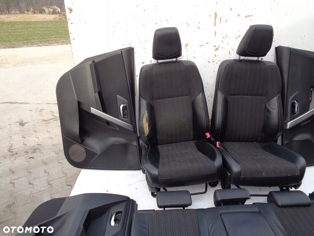 FOTELE SIEDZENIA GRZANE WENTYLOW AURIS 2 II KOMBI - 3