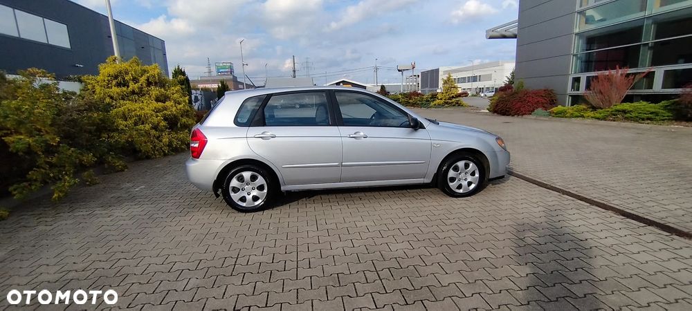 Kia Cerato 1.6 LX - 4