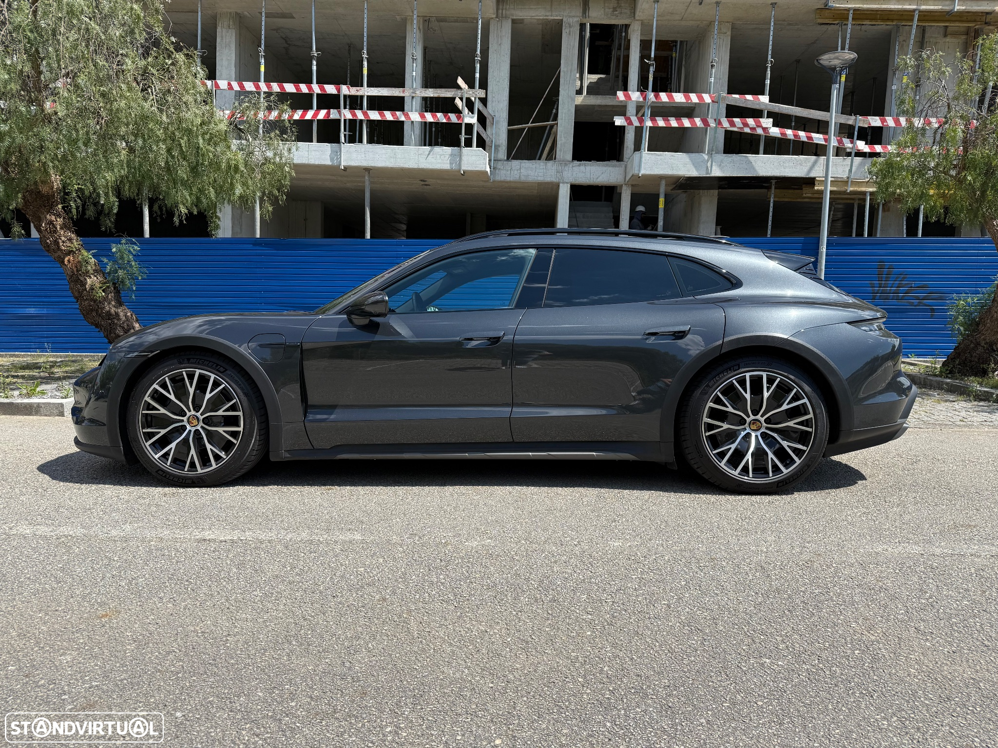 Porsche Taycan Cross Turismo 4 - 9