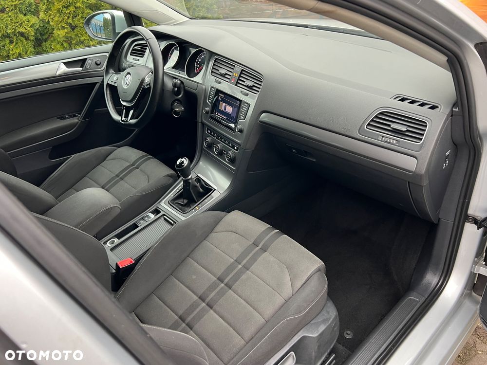 Volkswagen Golf - 11