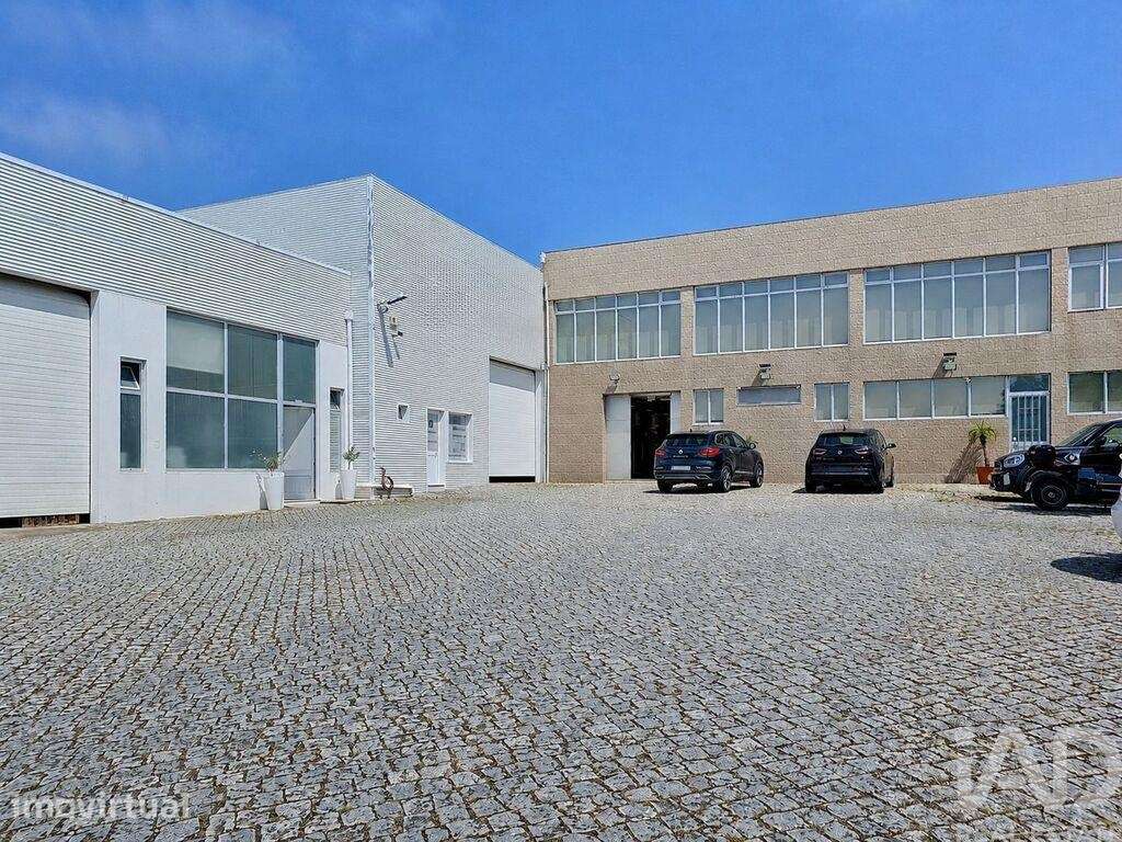 Loja / Estabelecimento Comercial em Mafamude e Vilar do Paraíso de 104 - Grande imagem: 2/21
