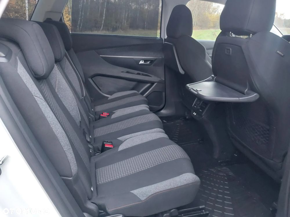 Peugeot 5008 - 22