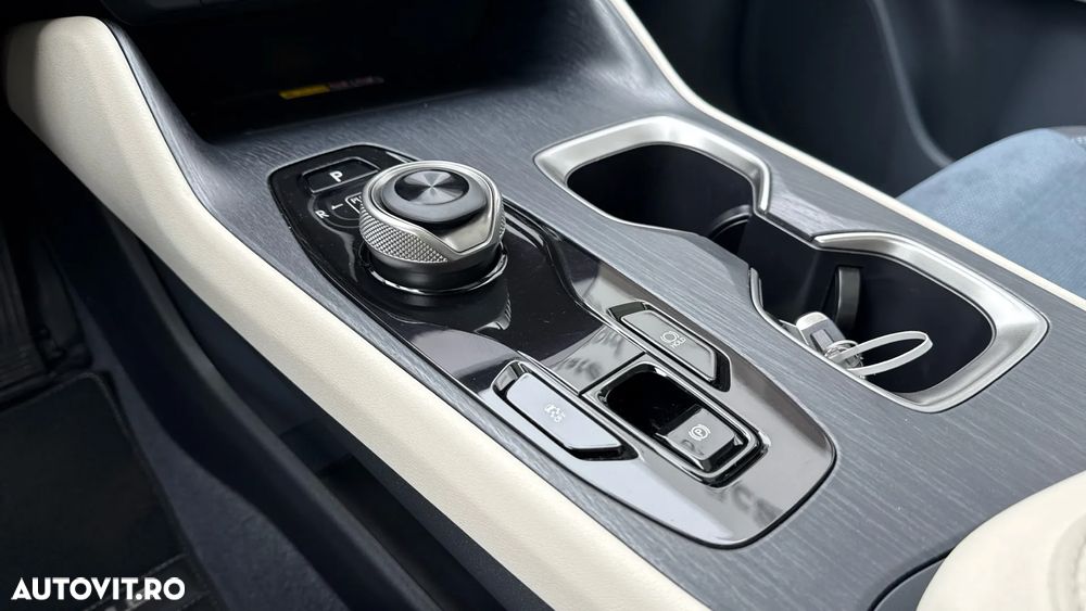 Lexus RZ 450e AWD Luxury - 36