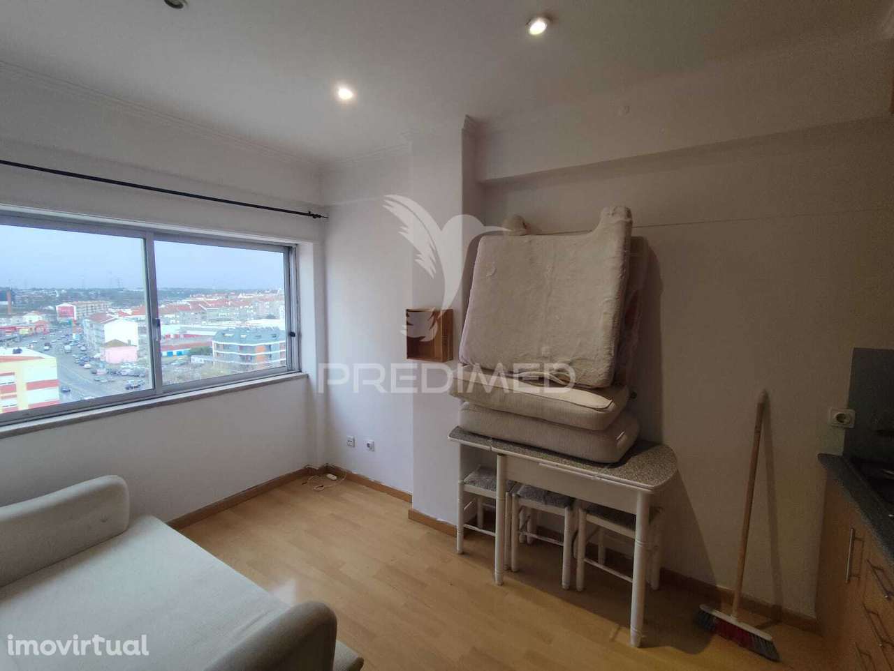 Apartamento à venda – Av. 1.º de Maio, Paivas (Amora) – 140.000 € - Grande imagem: 2/6