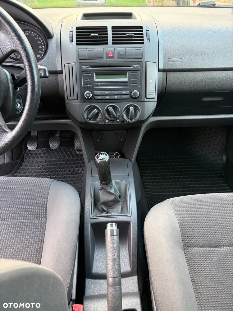 Volkswagen Polo - 12