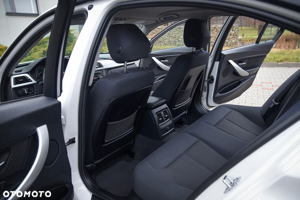BMW Seria 3 318d - 34
