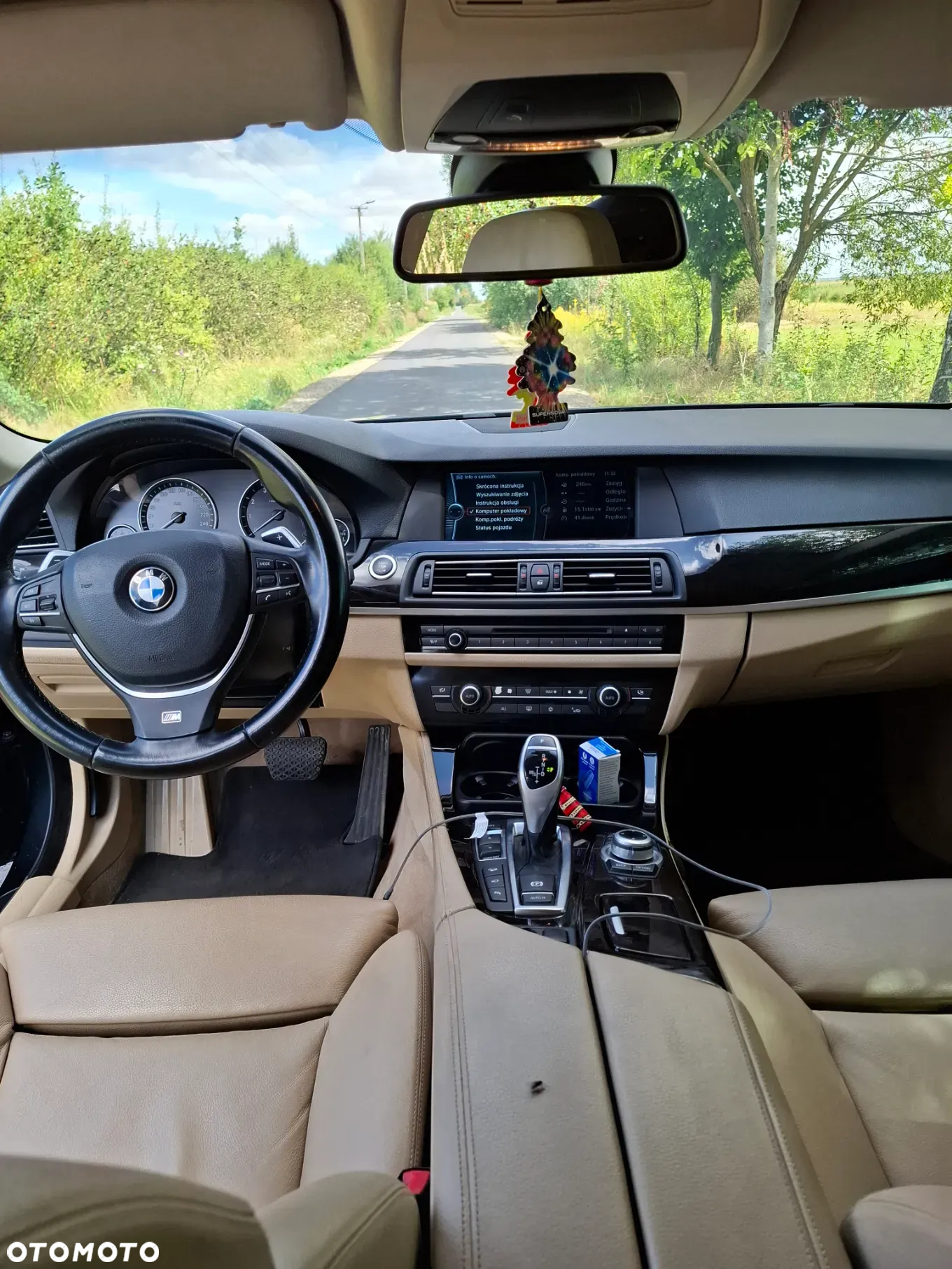 BMW Seria 5 550i - 13