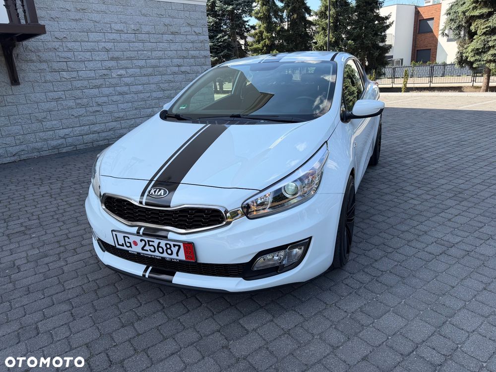 Kia Ceed 1.6 GDI Dream Team Edition - 1