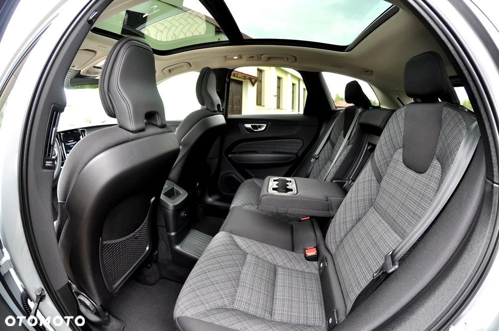 Volvo XC 60 T6 Plug-In Hybrid AWD Core - 25
