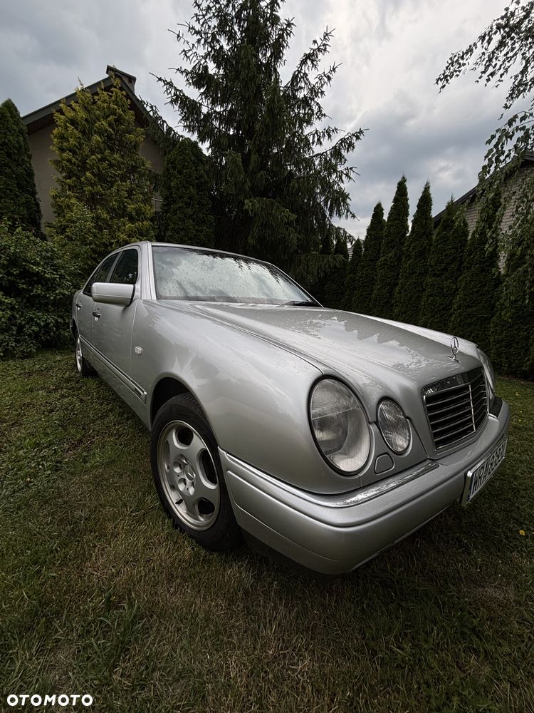 Mercedes-Benz Klasa E 320 T 4-Matic Avantgarde - 4