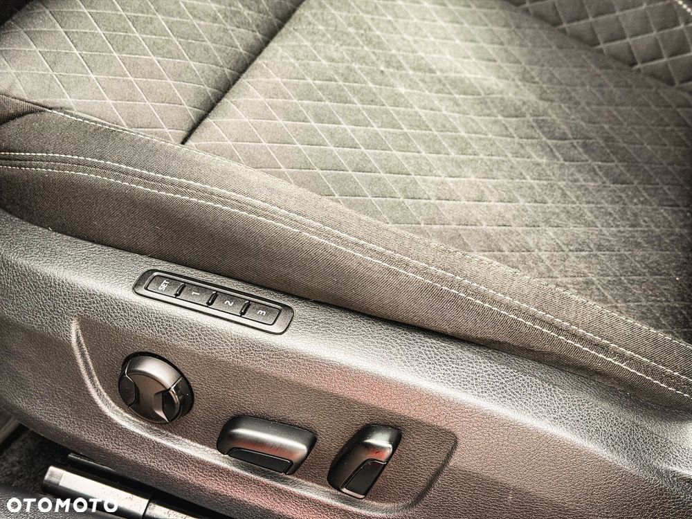 Skoda Superb 2.0 TDI DSG Ambition - 37