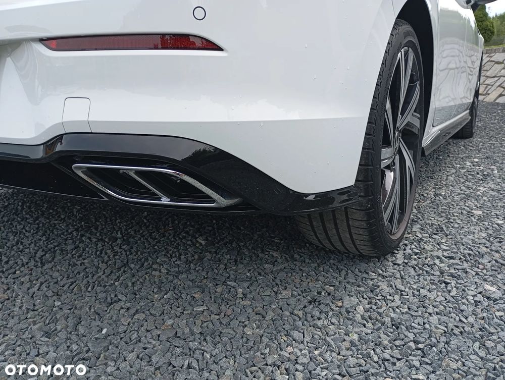 Volkswagen Golf 1.5 eTSI OPF DSG R-Line - 32