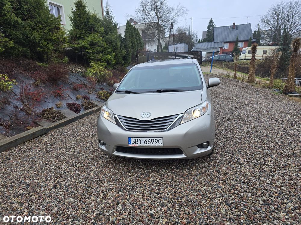 Toyota Sienna 3.5 XLE AWD - 5