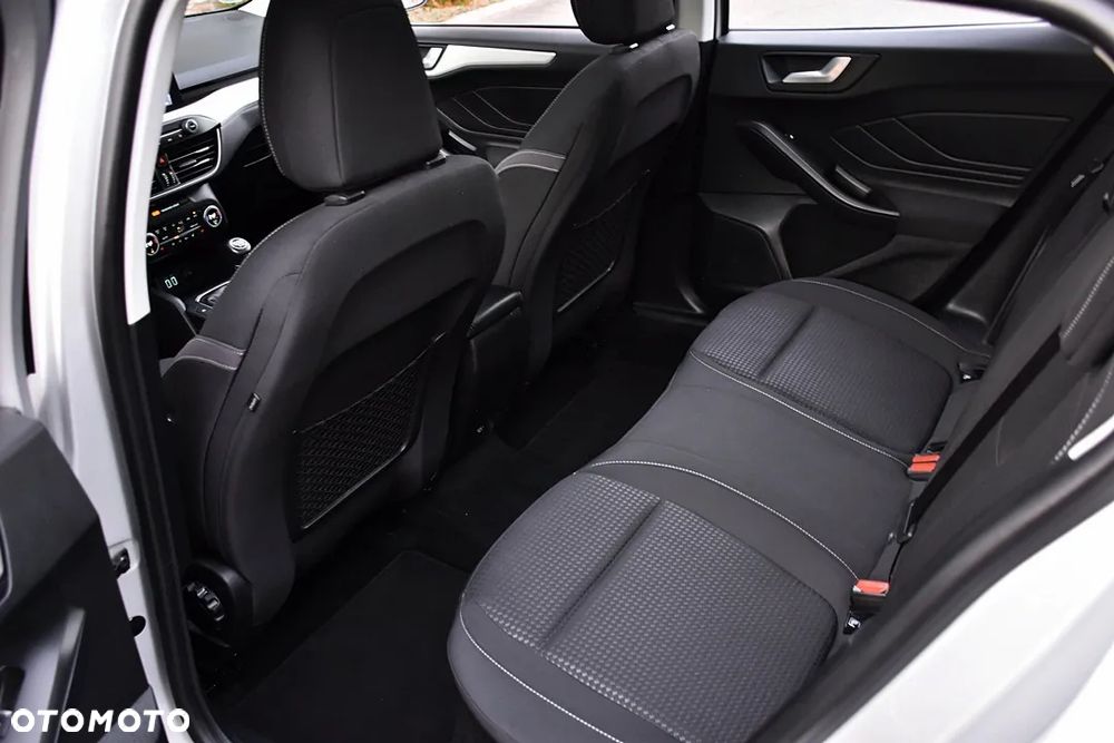 Ford Focus 1.5 EcoBlue Start-Stopp-System TITANIUM DESIGN - 38