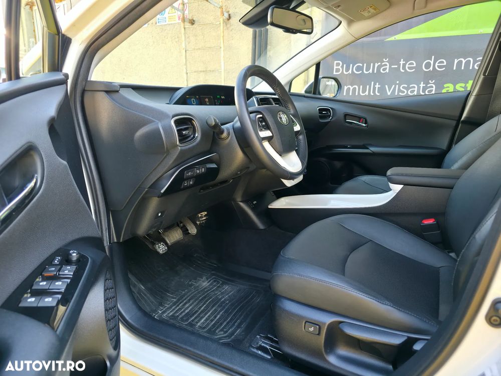 Toyota Prius 1.8 HSD Exclusive Plus - 8