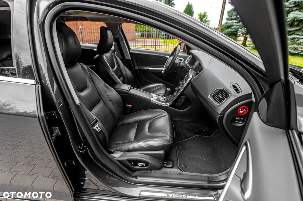 Volvo V60 D5 Geartronic Momentum - 7
