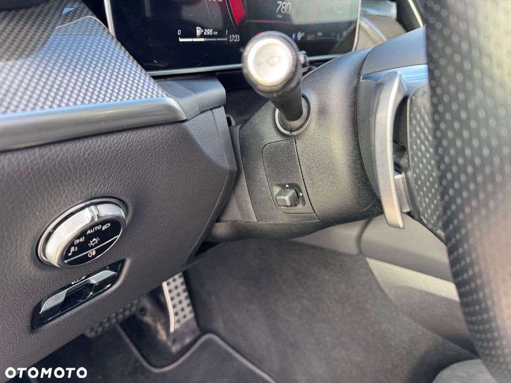 Mercedes-Benz GLC 300 4Matic 9G-TRONIC AMG Line Plus - 26