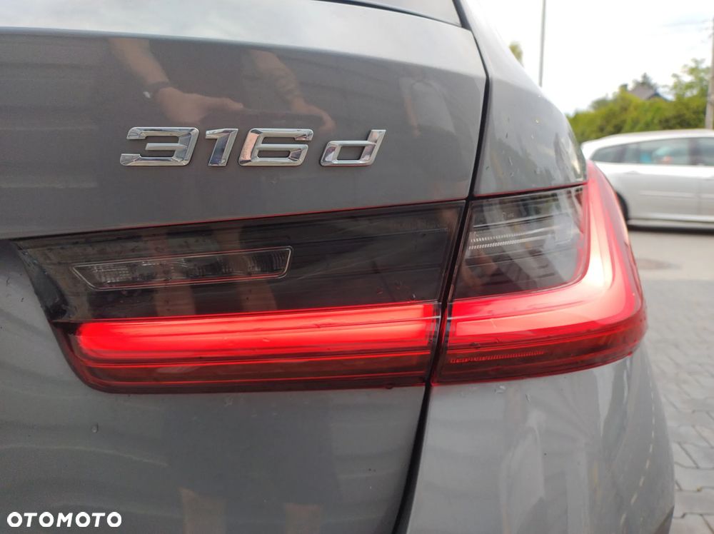 BMW Seria 3 316d mHEV - 10