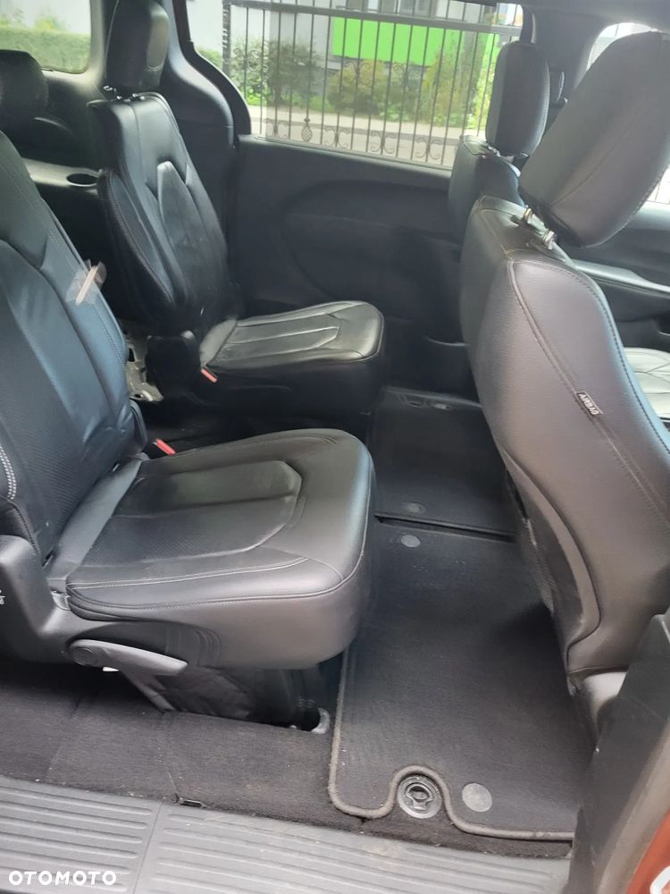 Chrysler Pacifica - 8