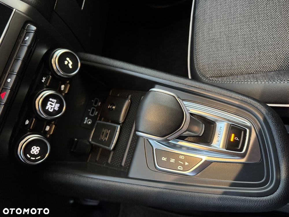 Renault Captur 1.6 E-TECH Plug-In Techno - 27