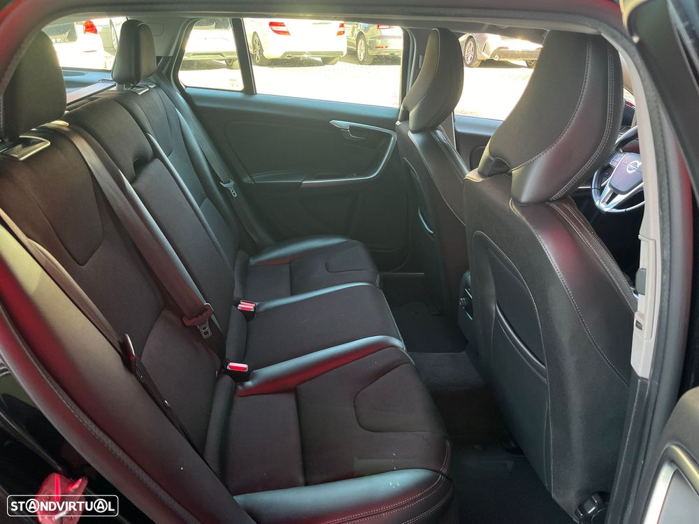 Volvo V60 2.0 D2 Momentum Drive - 14