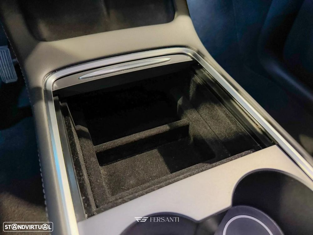 Tesla Model Y Long Range Dual Motor AWD - 12