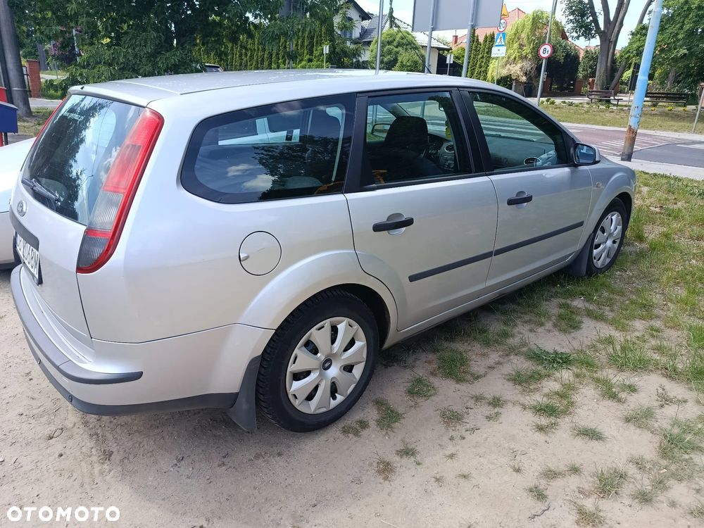 Ford Focus 1.6 Ambiente - 3