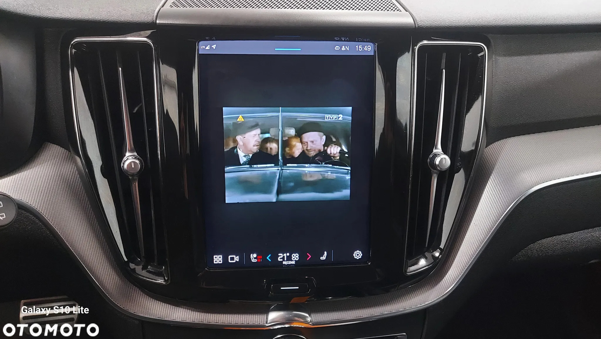 Volvo XC 60 B4 D Plus Dark - 32