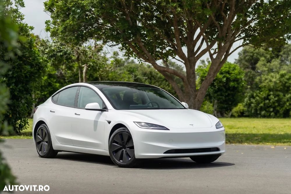Tesla Model 3 Long Range - 12