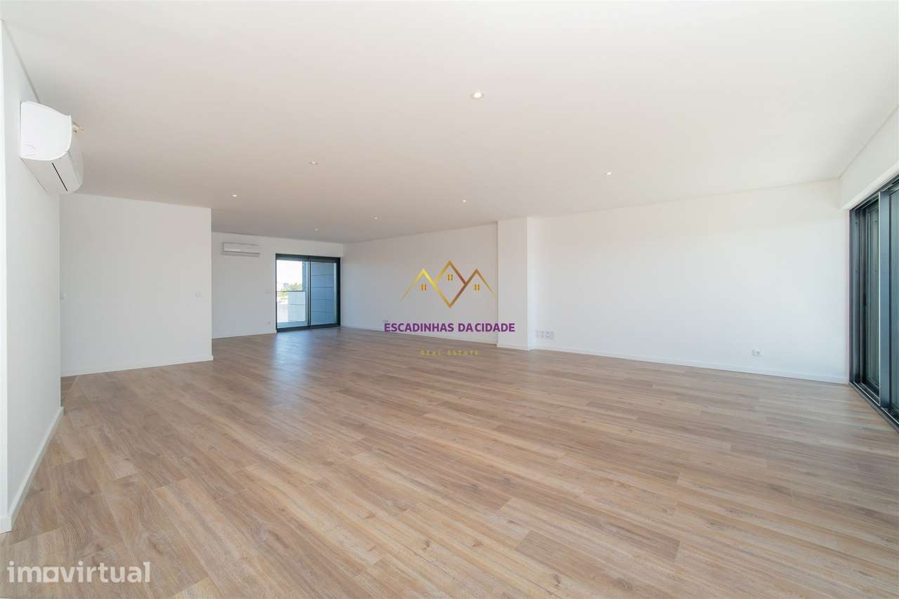 Penthouse T5 com Vista Rio, 7 Varandas e 2 Garagens Box, em Condomínio - Grande imagem: 4/60