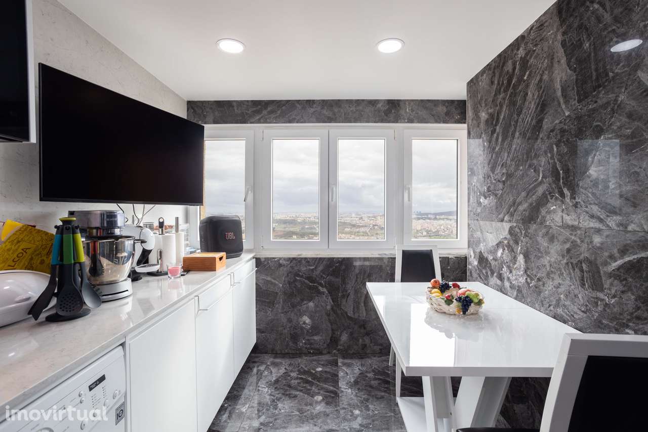Apartamento Familiar com vista deslumbrante em Amadora - Grande imagem: 2/23