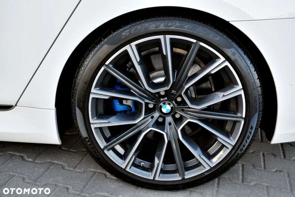 BMW Seria 7 750Li xDrive - 24