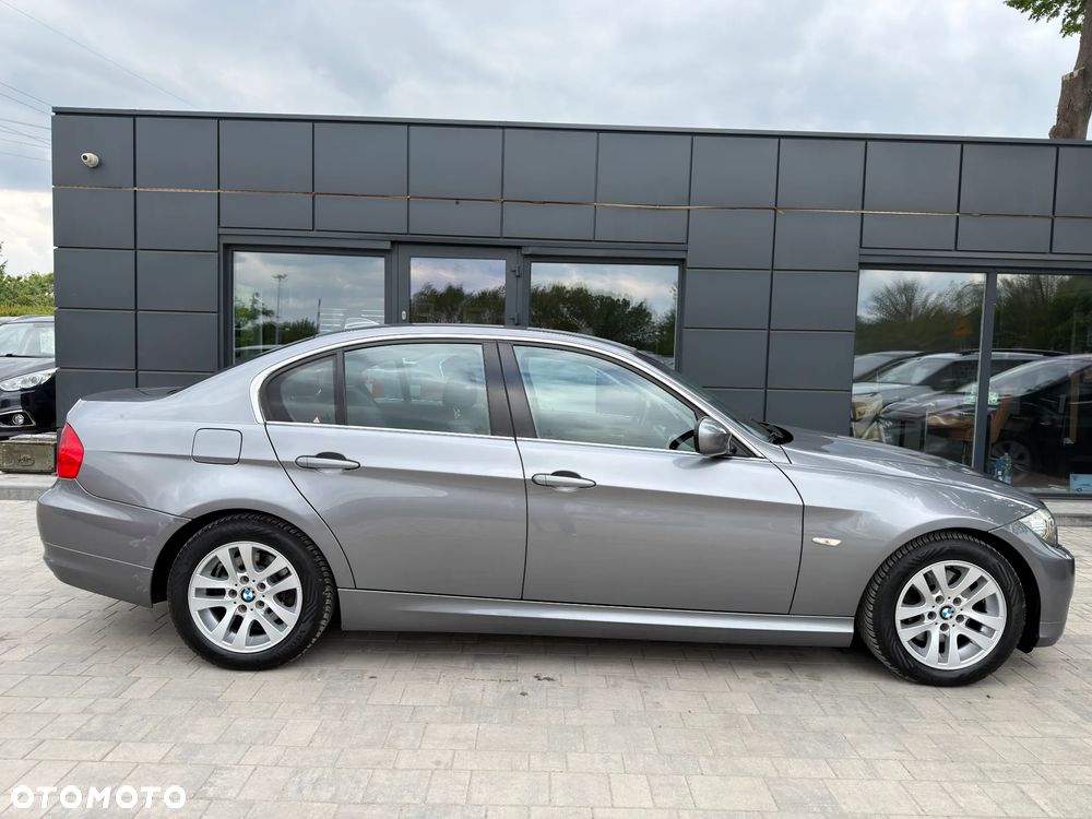 BMW Seria 3 325i Edition Exclusive - 23
