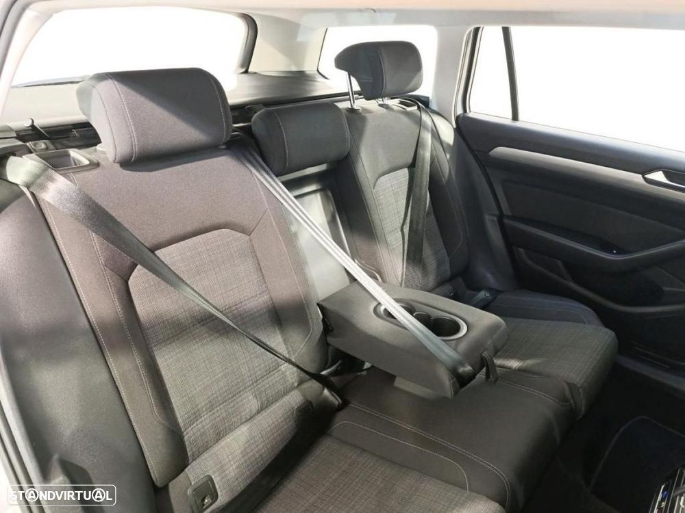 VW Passat Variant 2.0 TDi Business DSG - 8
