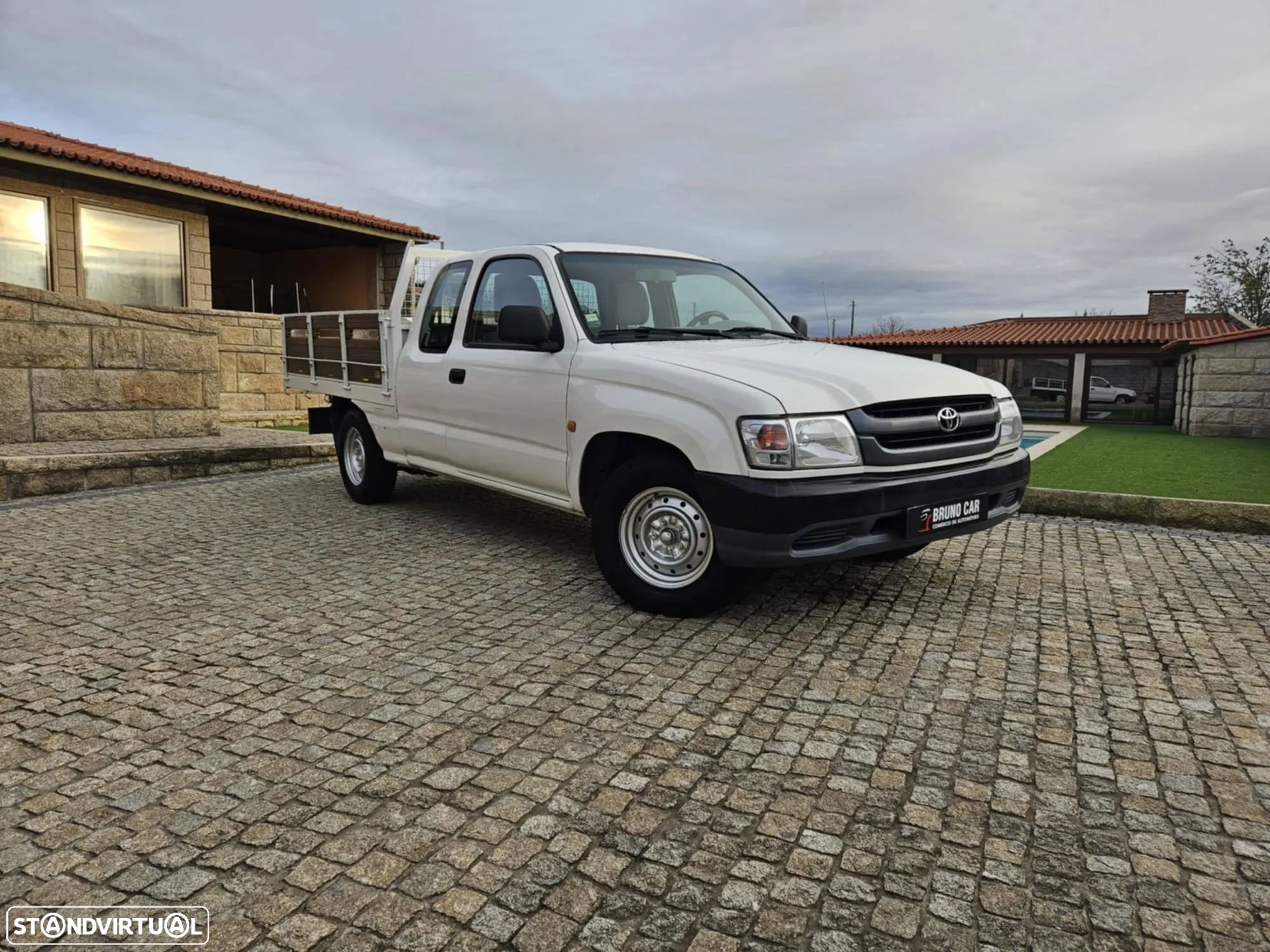 Toyota HILUX KDN 150 - 1