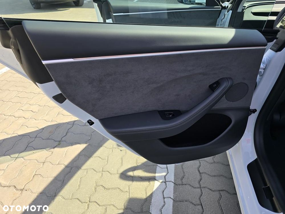 Tesla Model 3 Long Range AWD - 8