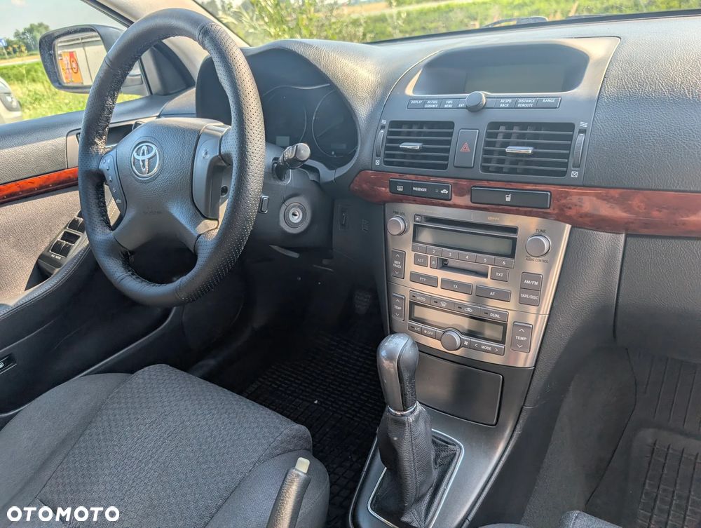 Toyota Avensis 2.0 D-4D - 18
