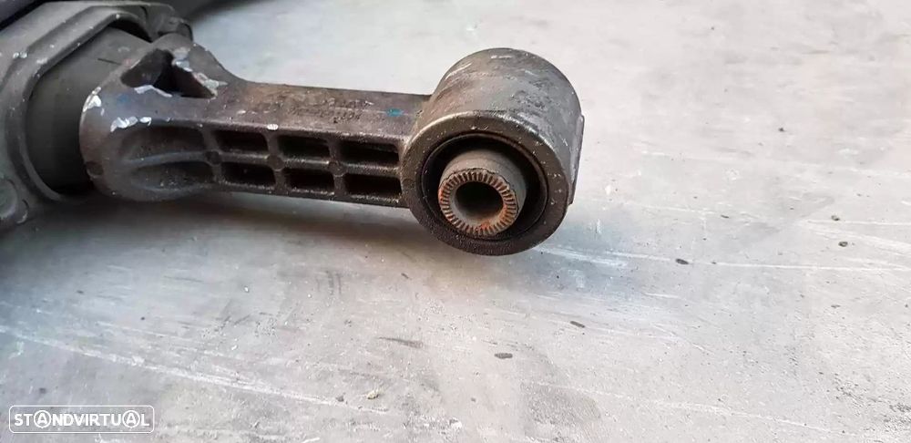 CHARRIOT FRONTAL KIA CARENS IV 2018 -62405A4650 - 3