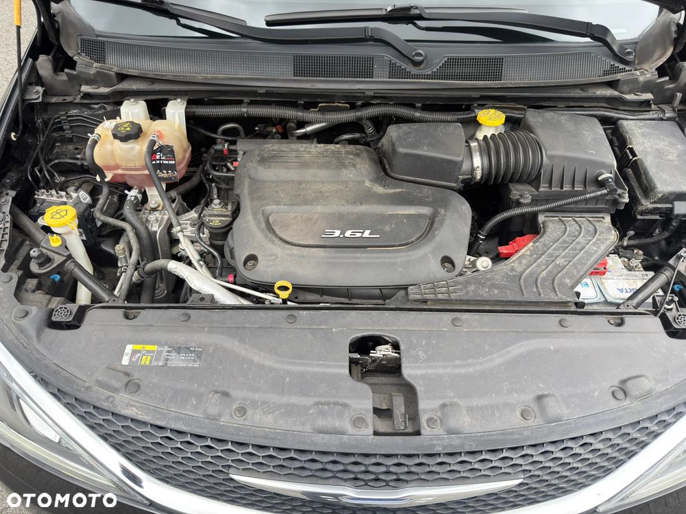 Chrysler Pacifica - 13