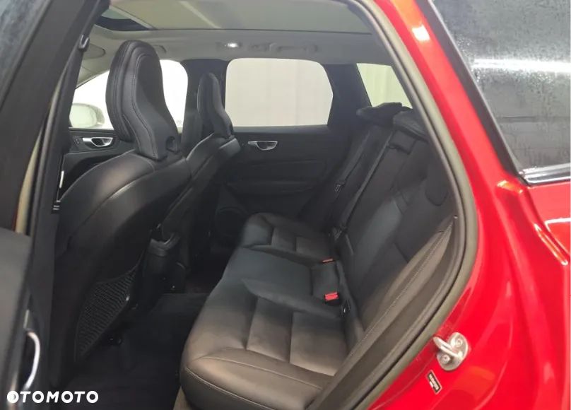 Volvo XC 60 B5 B AWD Plus Dark - 12